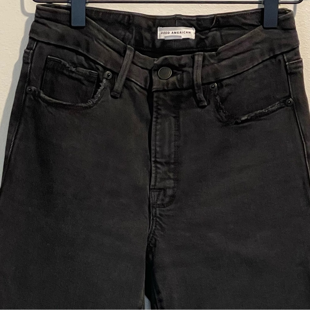 Good American Soft Tech Black Straight Leg Jeans, Good Petite Size 0, Mid-Rise - Picture 15 of 16